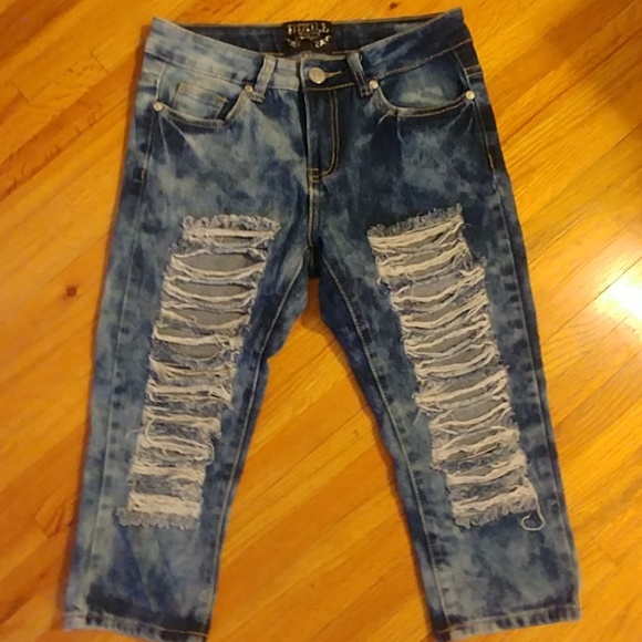 Thrill Pants - Extremely Cute Capris! NWOT!